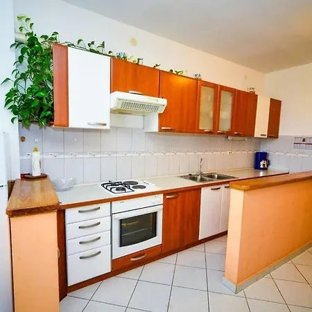 12829c Biograd na Moru